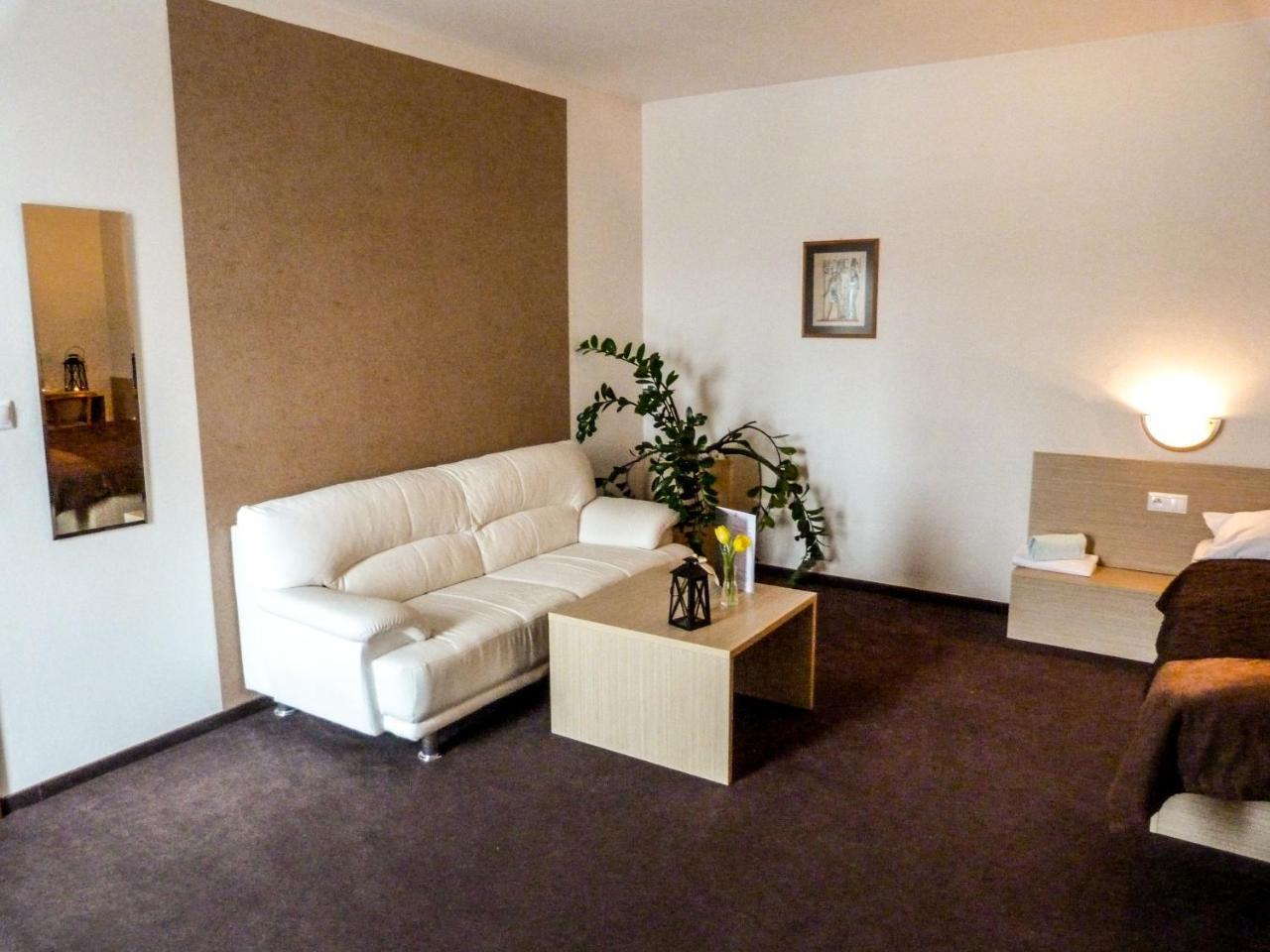 Elite Hotel Nová Dubnica المظهر الخارجي الصورة