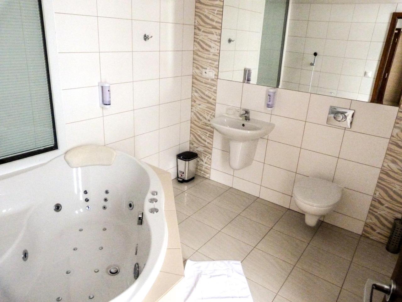 Elite Hotel Nová Dubnica المظهر الخارجي الصورة